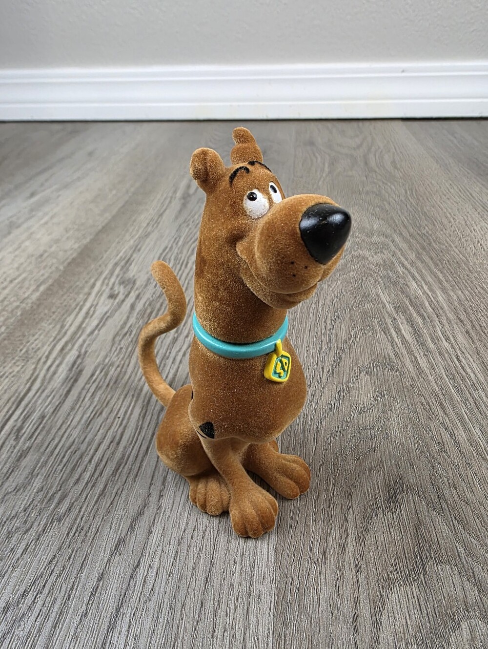 Vintage Scooby-Doo Flocked Figurine Hanna-Barbera Brown Dog Blue Collar